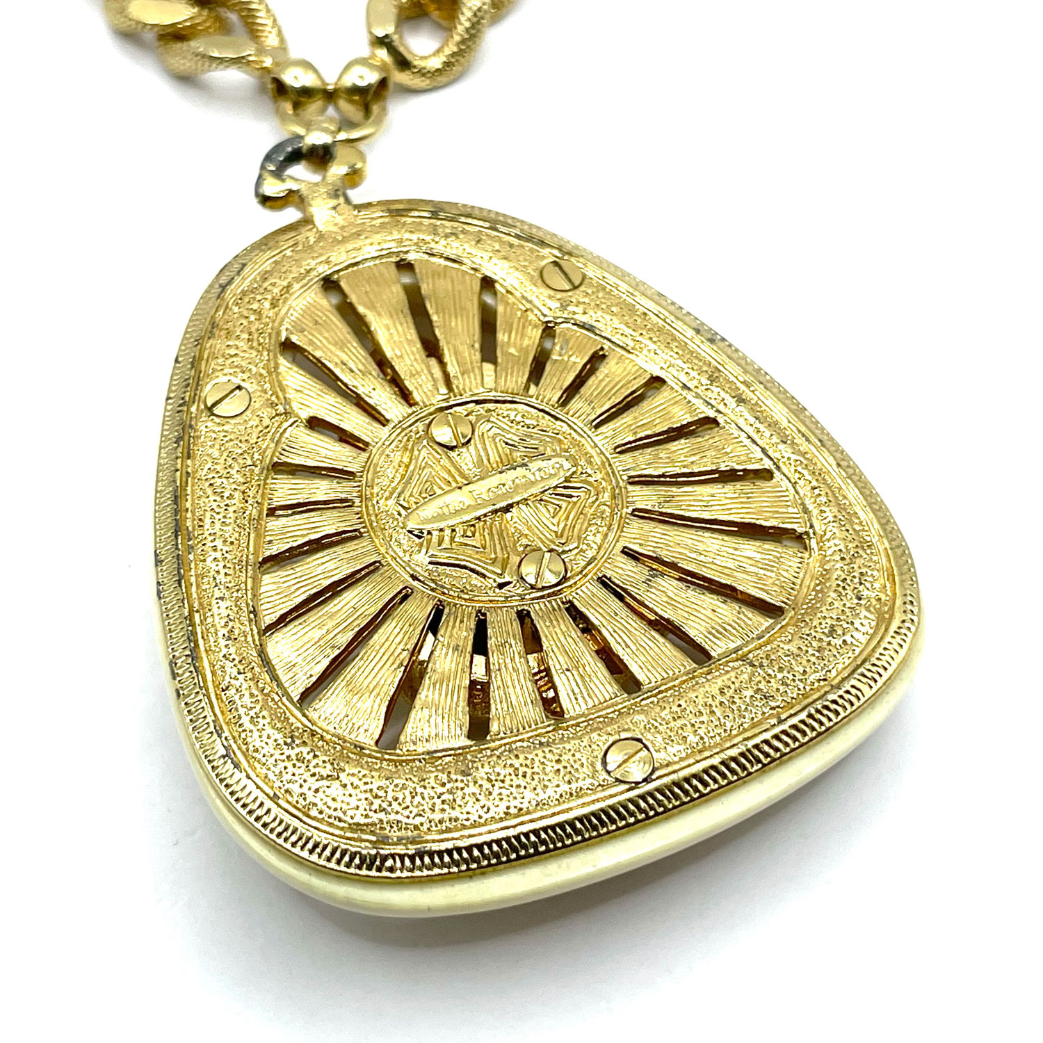 Nettie Rosenstein pendant necklace