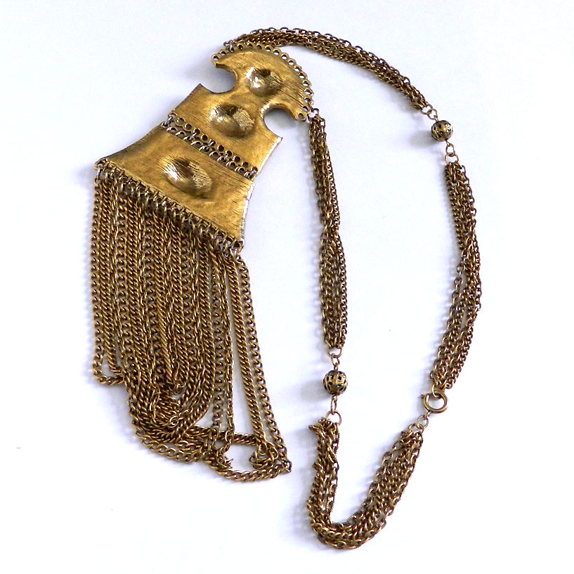 Gold chain pendant necklace