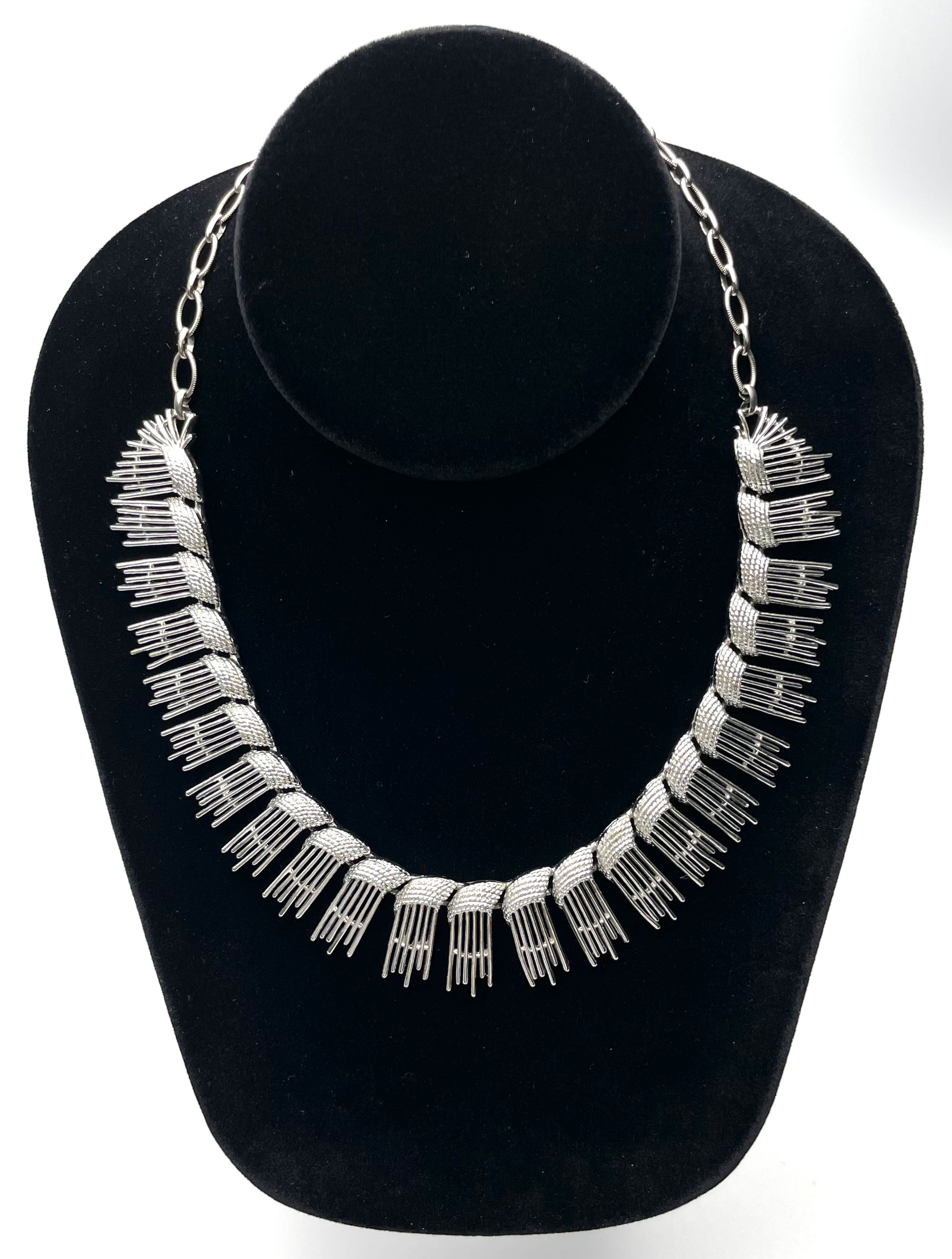 Silver Sarah Coventry necklace