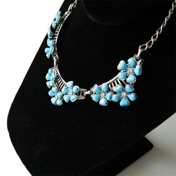 Rhinestone blue flower necklace
