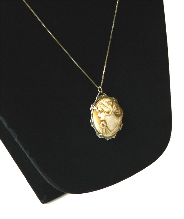 1920's cameo pendant necklace