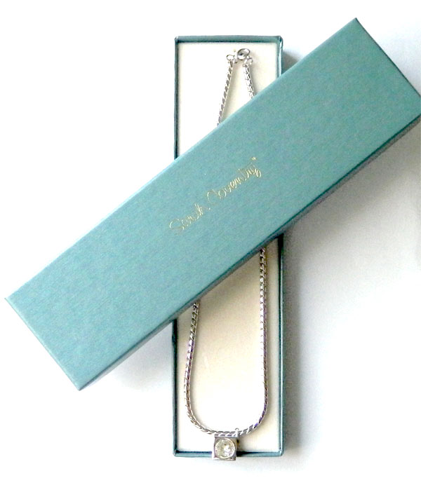 Rhinestone pendant necklace