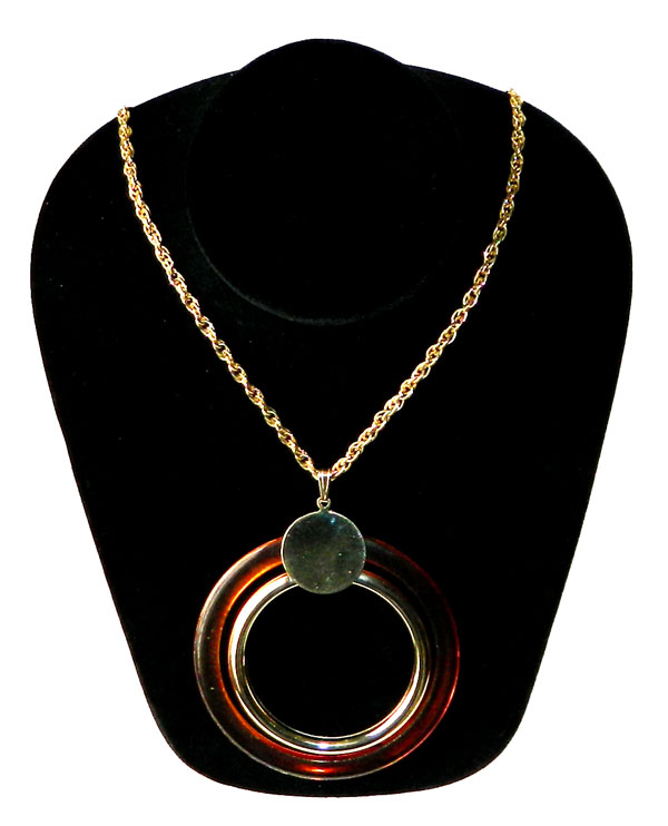 Sarah Coventry pendant necklace