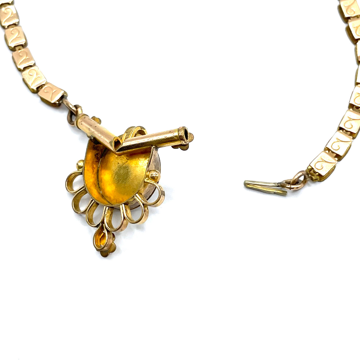 Antique cameo pendant necklace