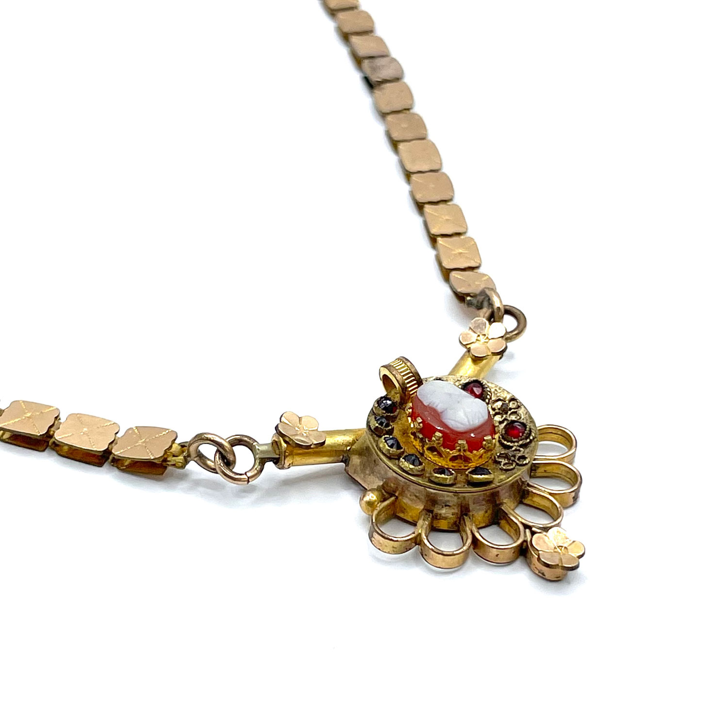 Antique cameo pendant necklace