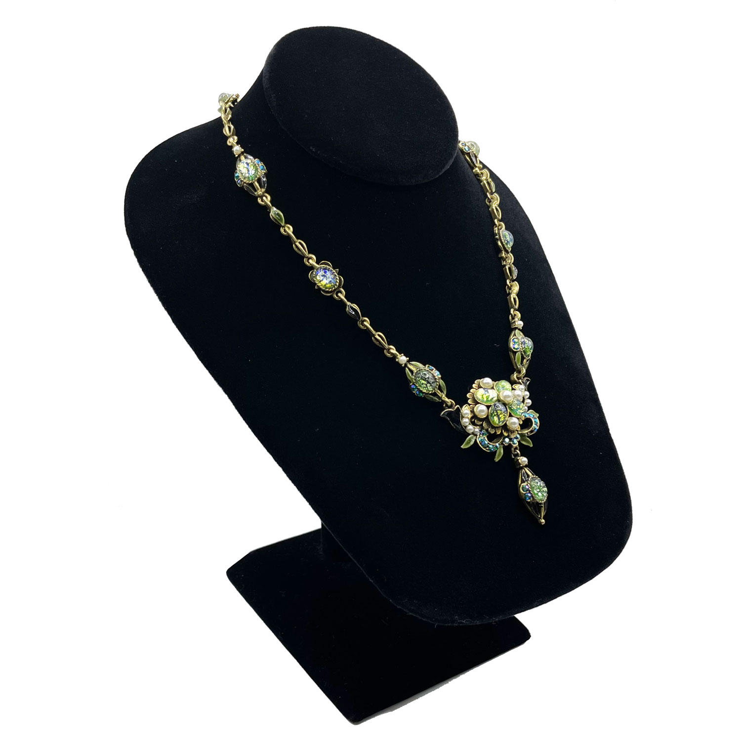 1950's green cabochon necklace