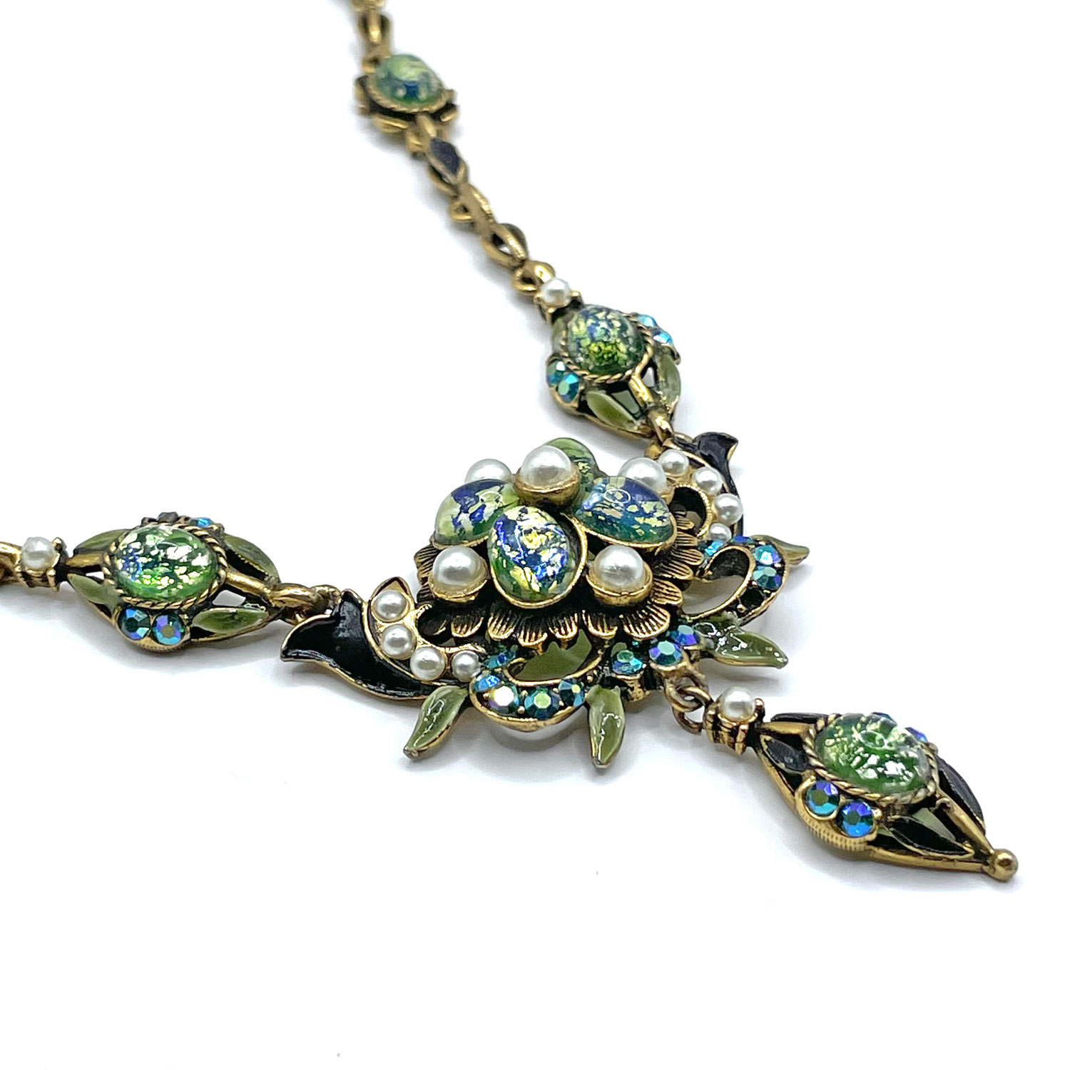 1950's green cabochon necklace