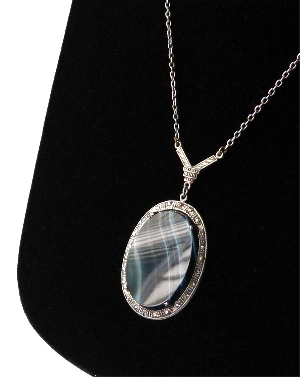 Art Deco blue agate pendant necklace