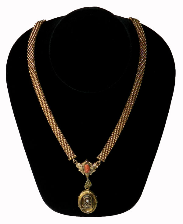 Antique cameo pendant necklace