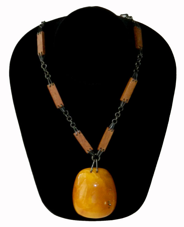 Amber pendant necklace