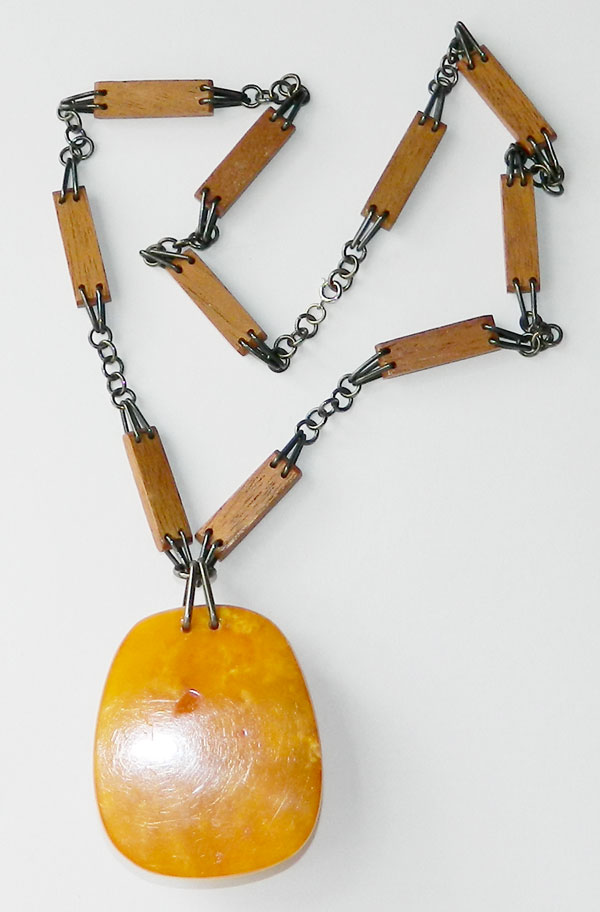 Amber pendant necklace