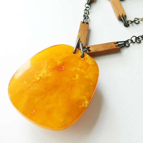 Amber pendant necklace