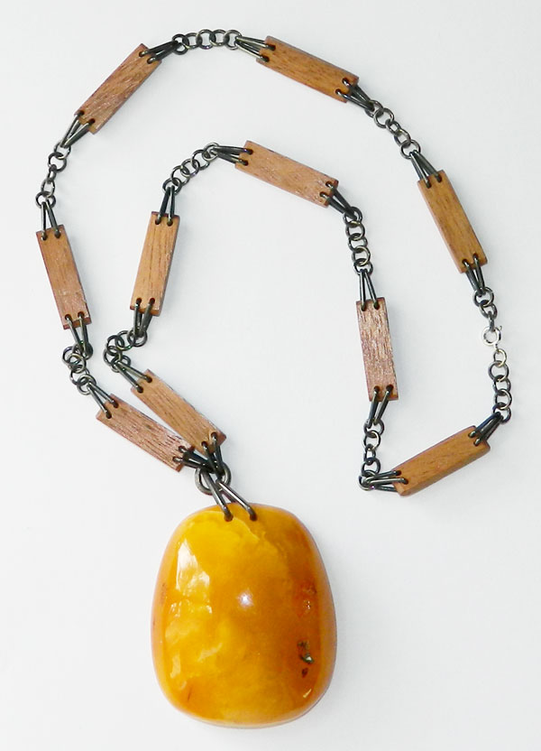 Amber pendant necklace