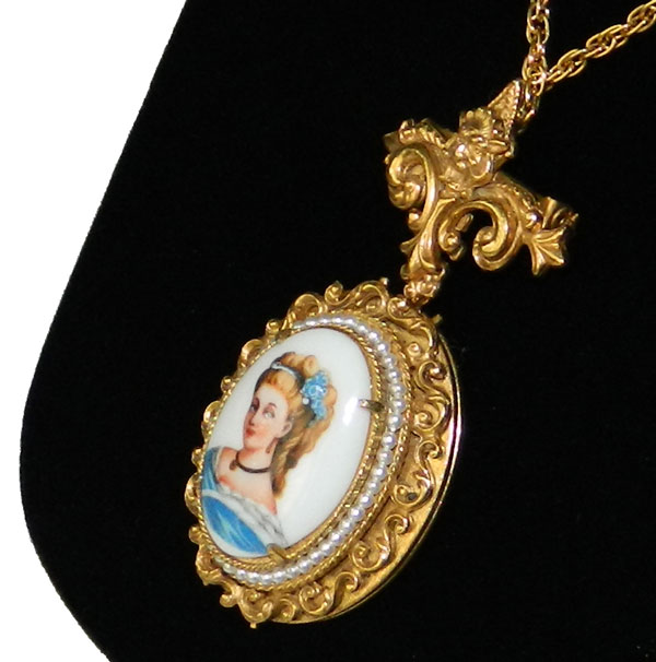 Art Nouveau locket necklace