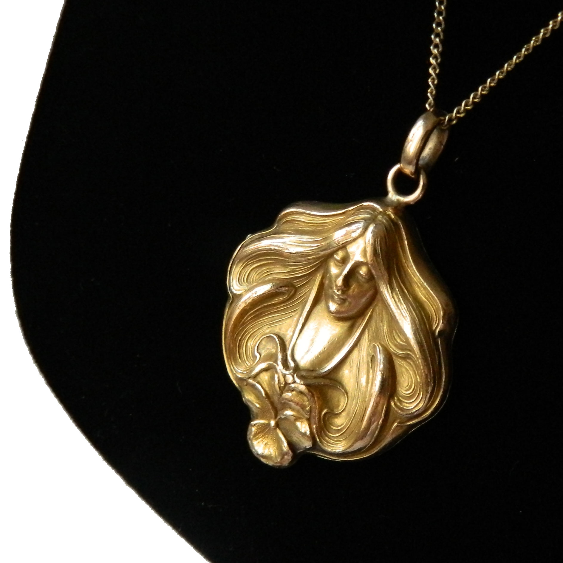 Art Nouveau antique locket