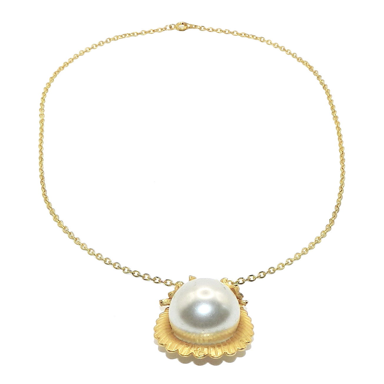 Faux pearl pendant necklace