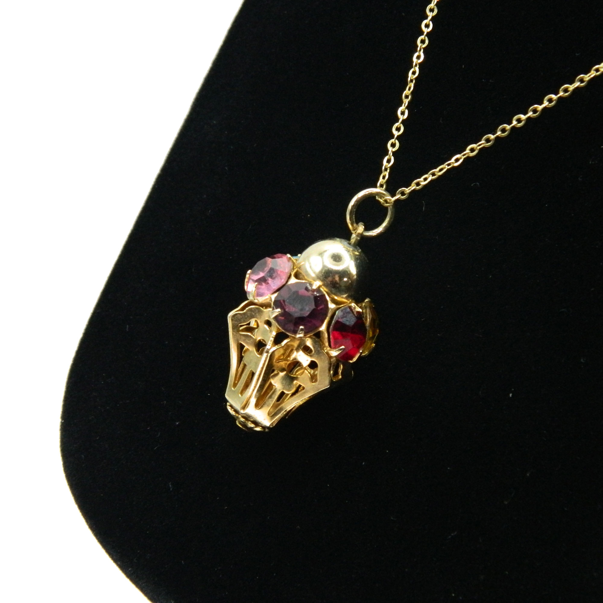 Rhinestone pendant necklace