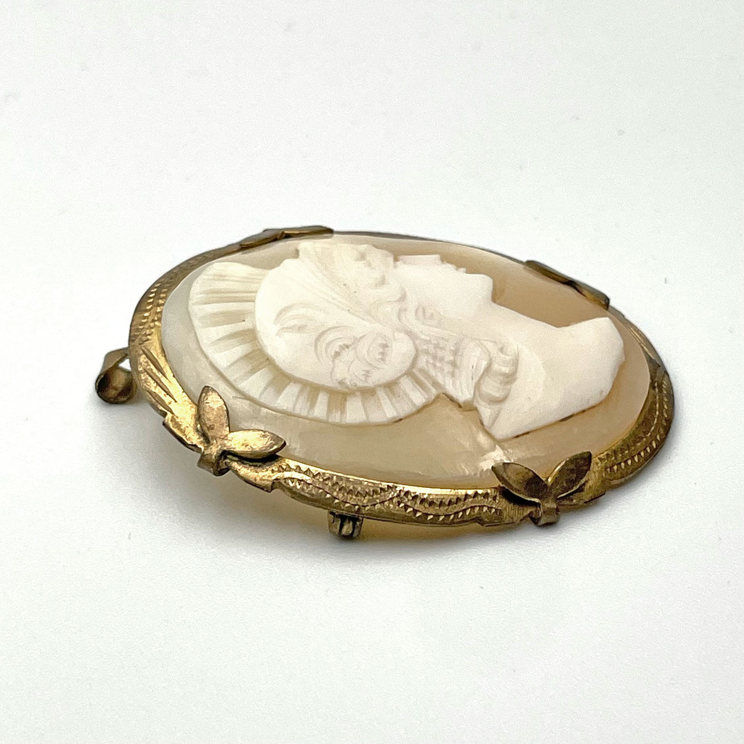 Vintage cameo brooch pendant necklace
