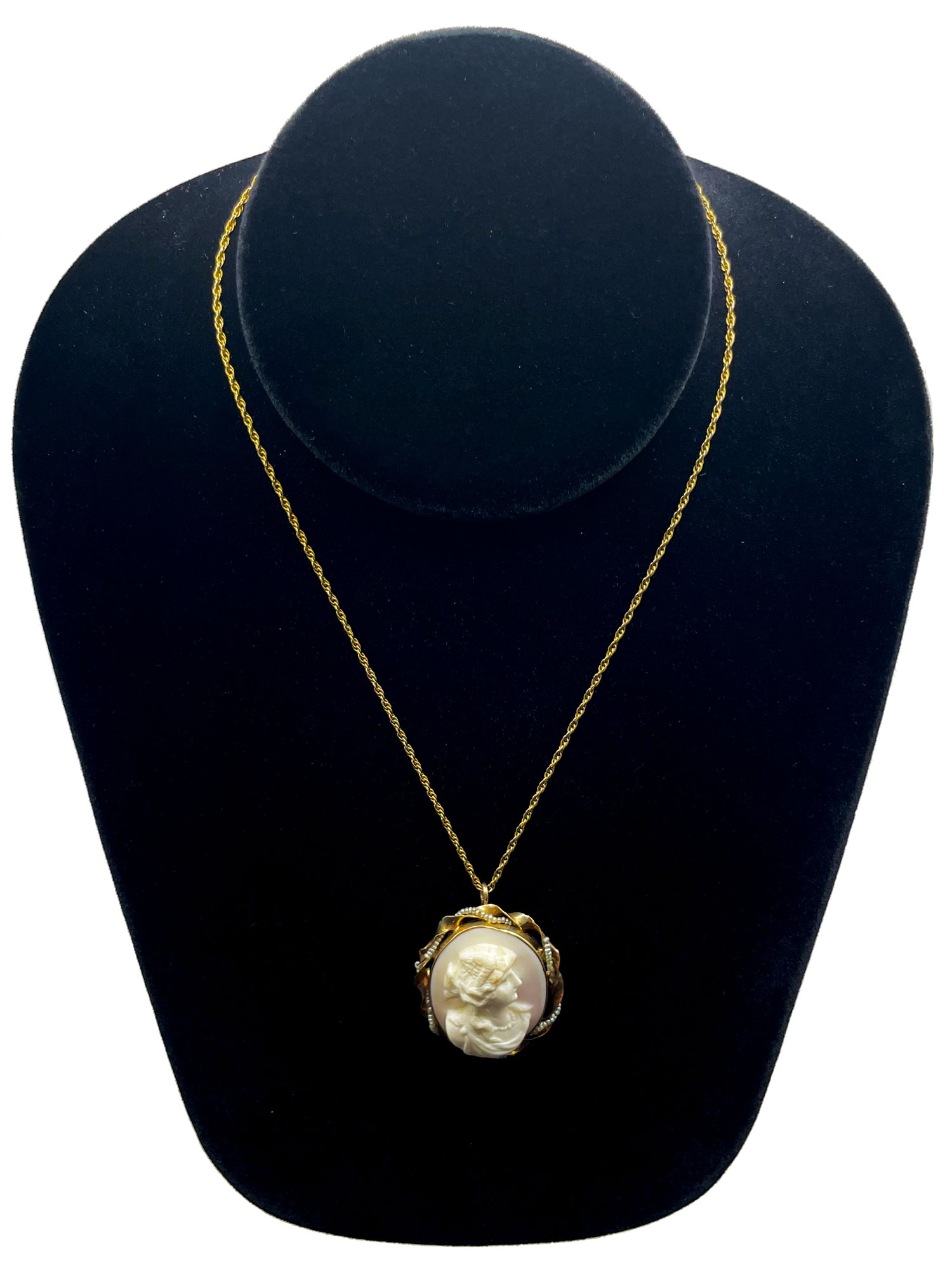 Vintage cameo brooch pendant necklace