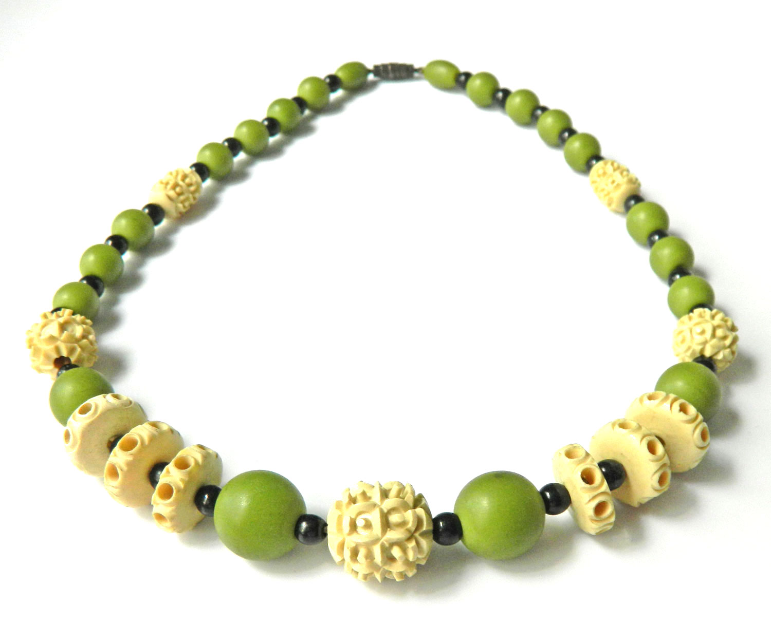 1930s celluloid bead necklace