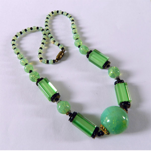Art Deco Green and Black Glass Necklace