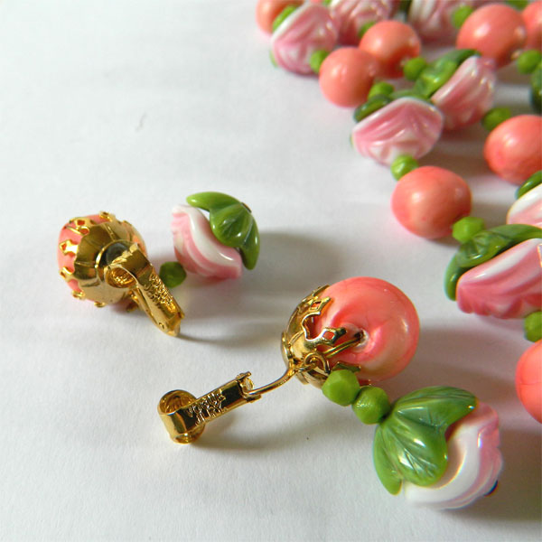 Vogue Glass Necklace and Earring Set