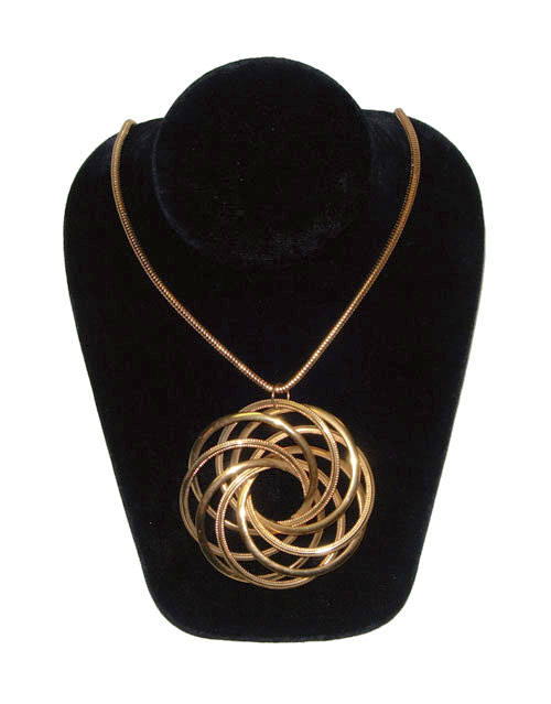 1970's gold tone pendant necklace