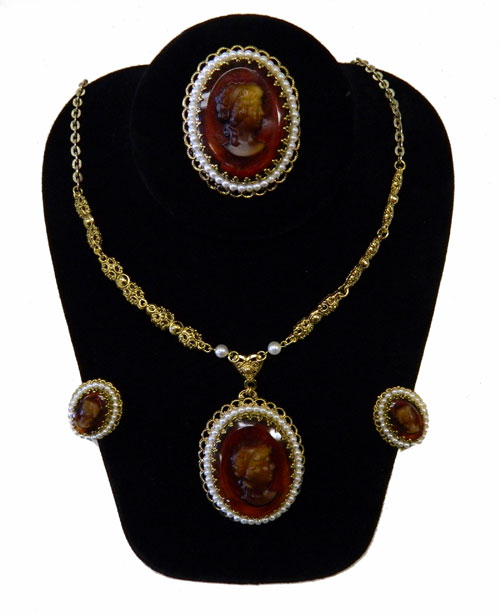 Vintage glass cameo necklace set