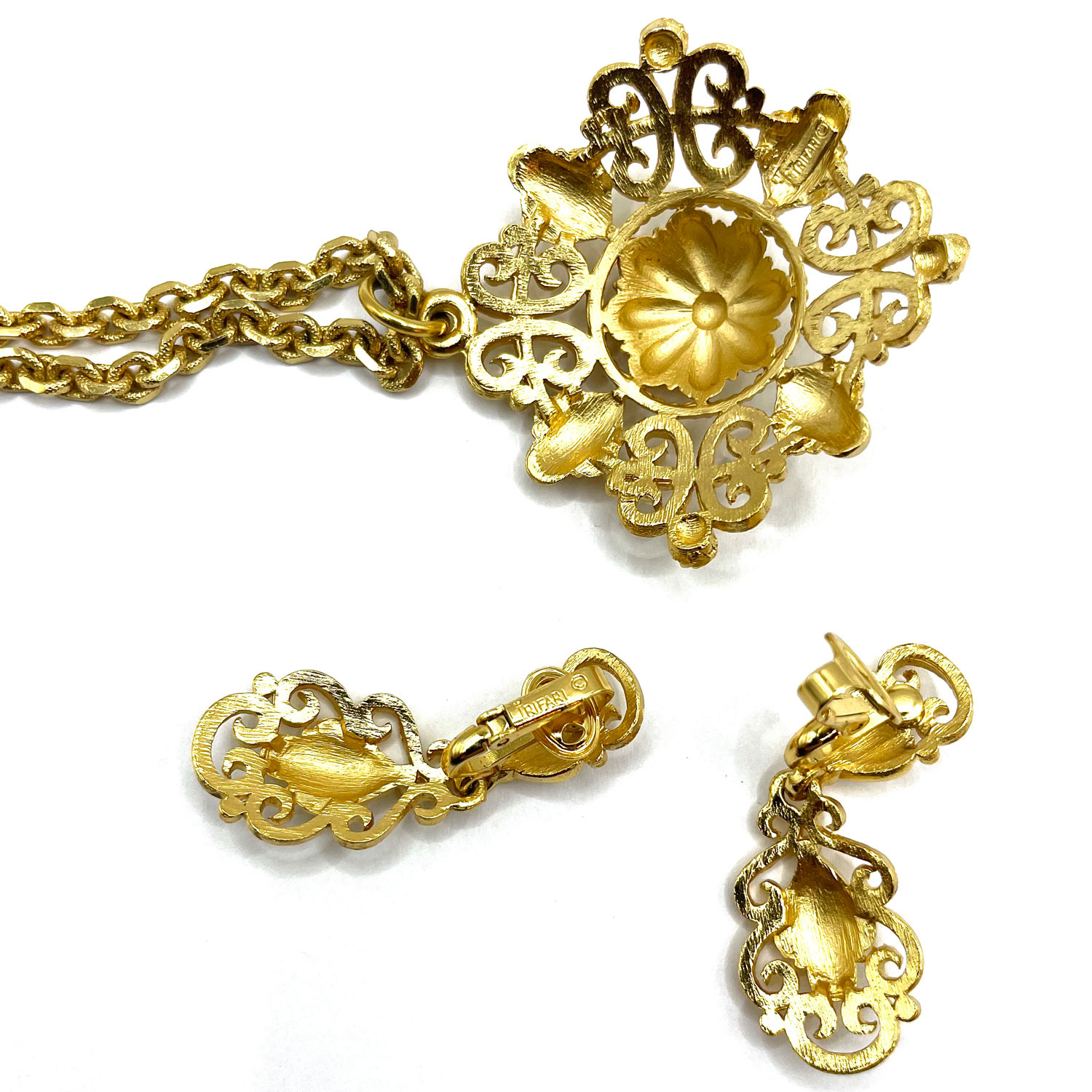 Trifari pendant necklace set