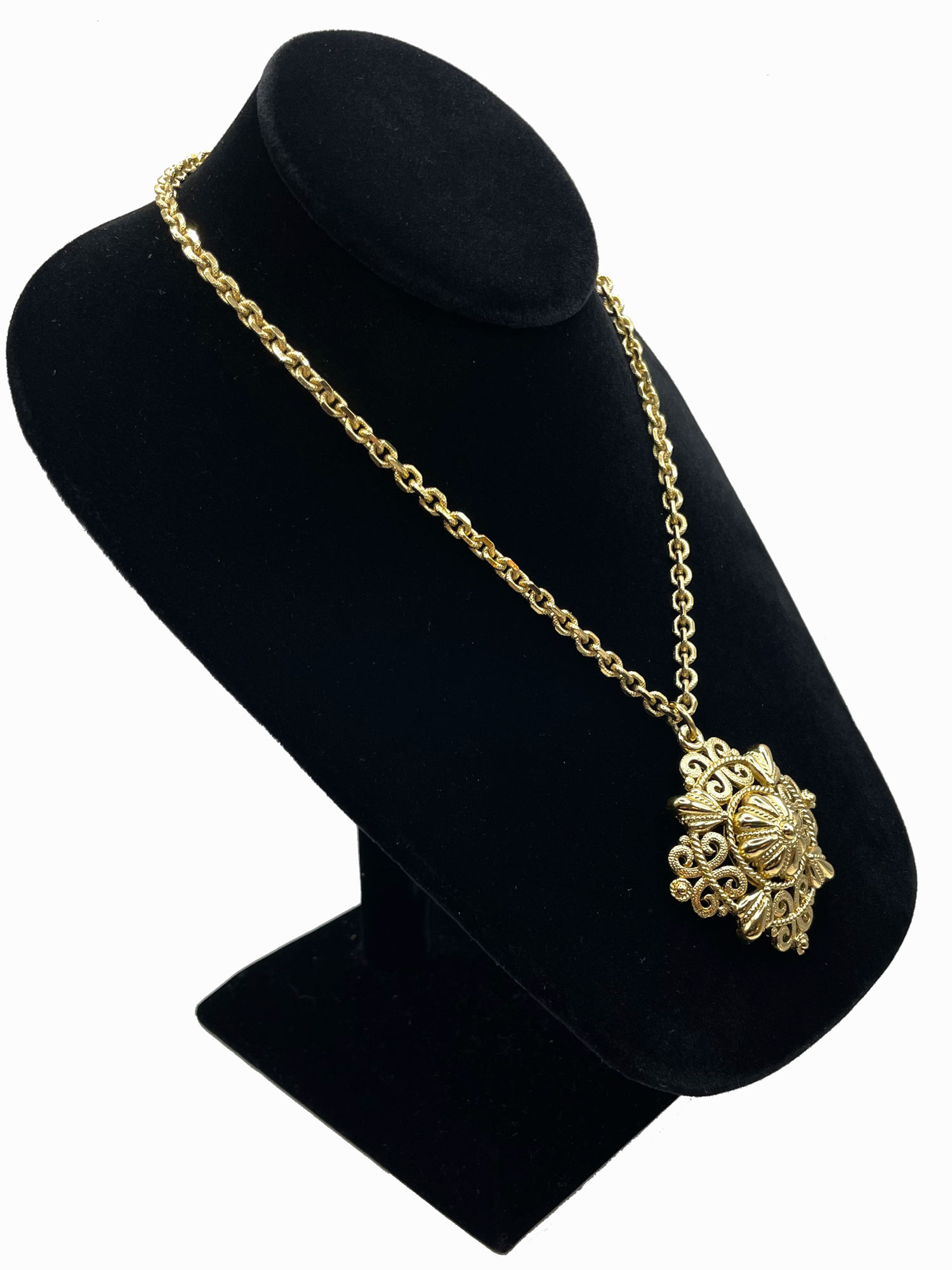 Trifari pendant necklace set