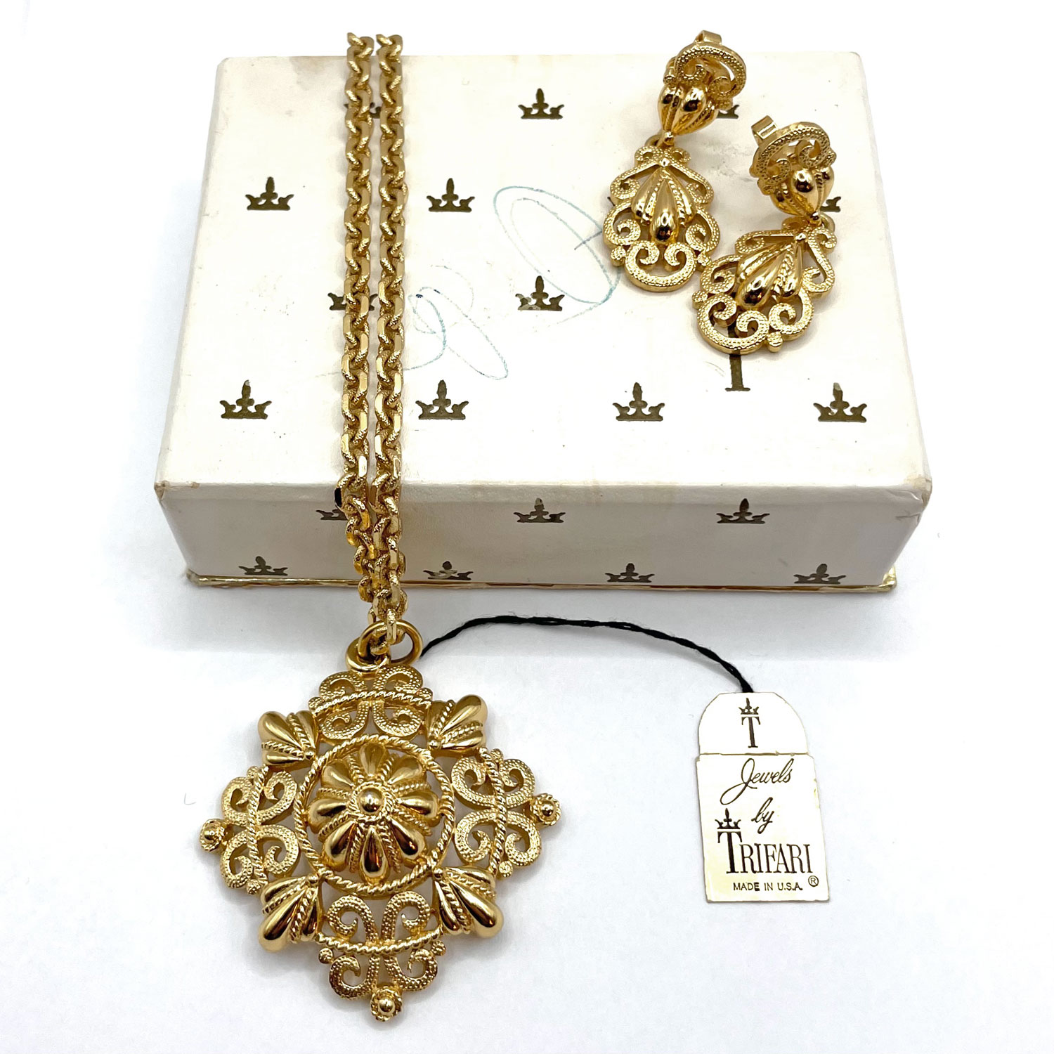Trifari pendant necklace set