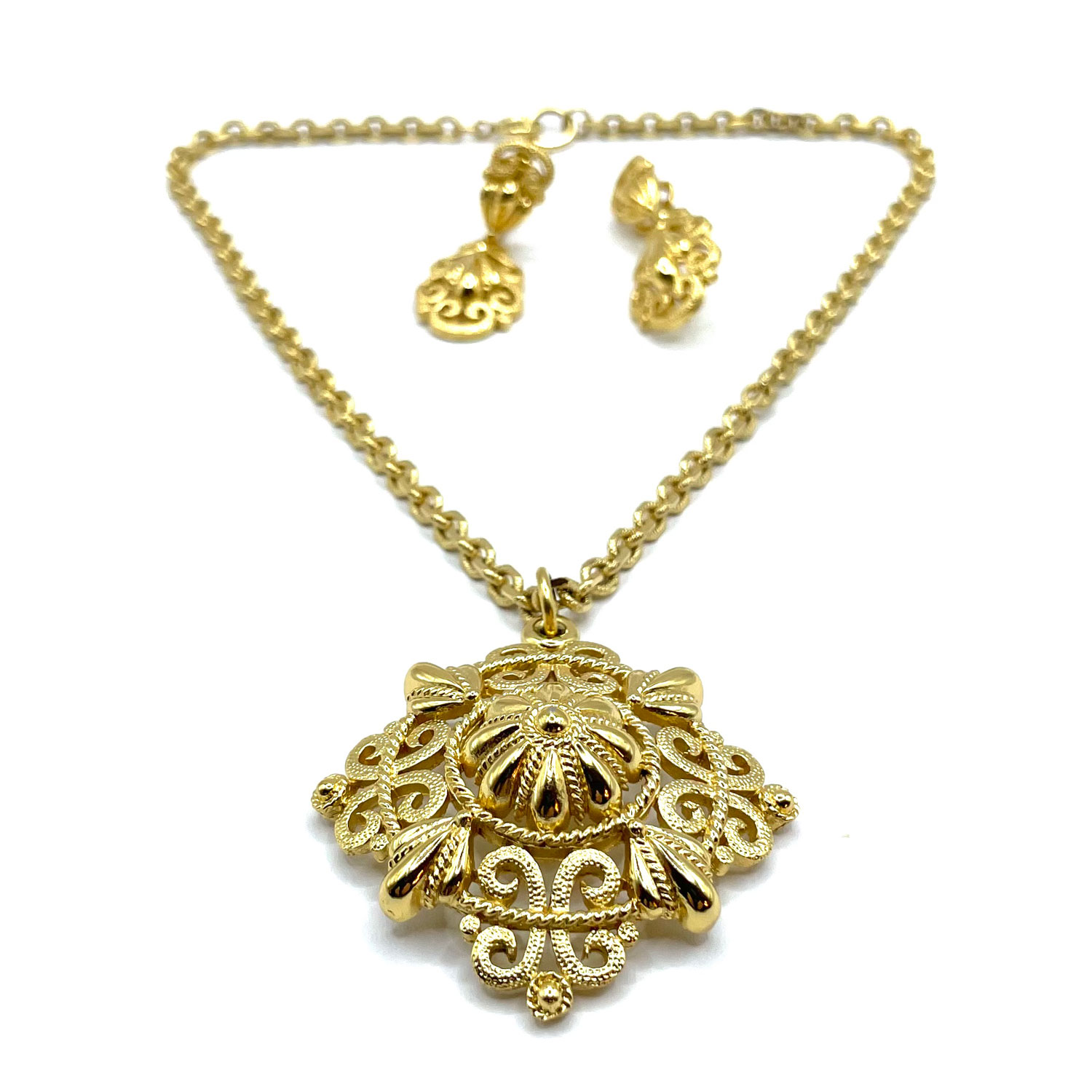 Trifari pendant necklace set