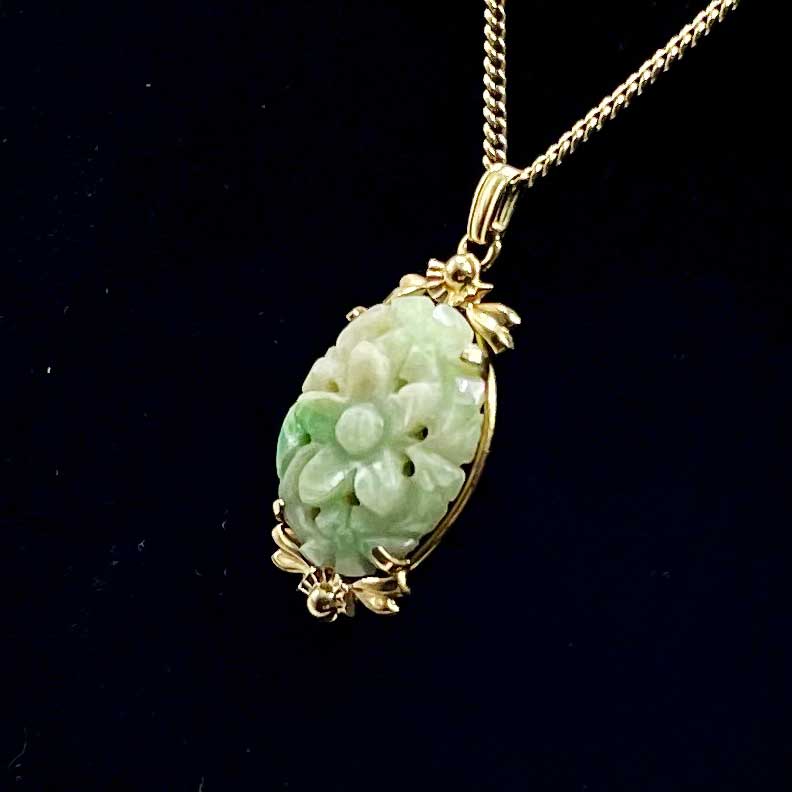 Van Dell jadeite pendant necklace set