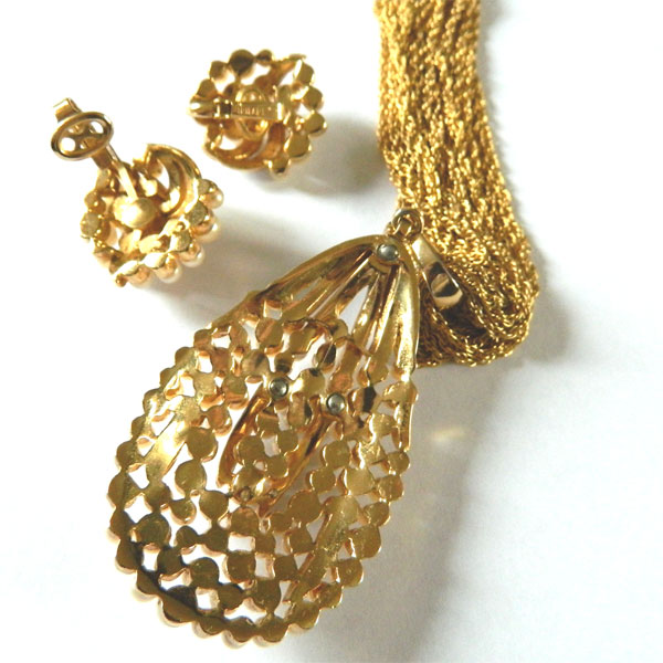 Trifari pearl necklace set