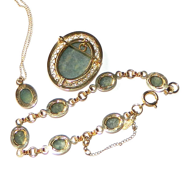 Sarah Coventry necklace and bracelet set