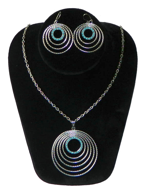 Circles pendant necklace