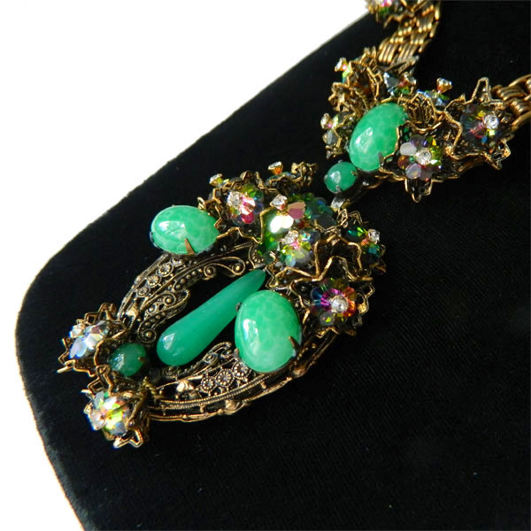 Beautiful rhinestone necklace set
