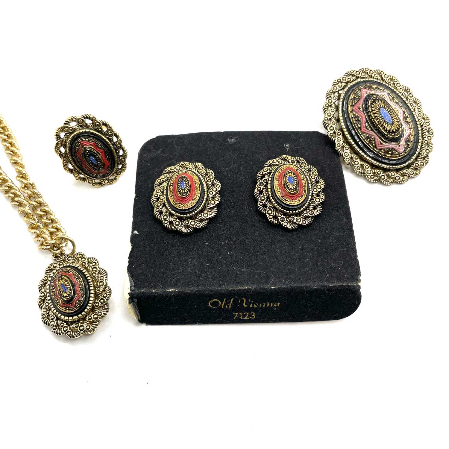 Sarah Coventry necklace and earring set