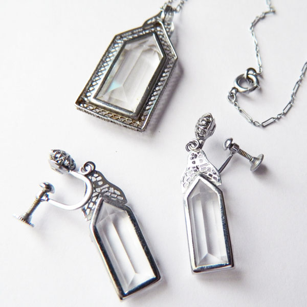 Crystal pendant necklace set