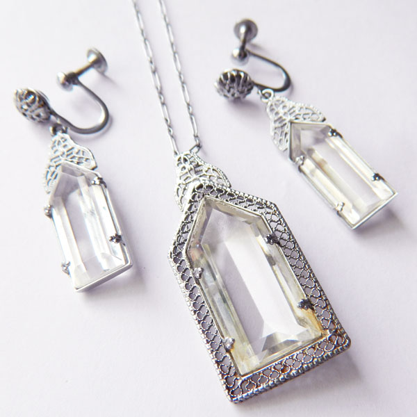 Crystal pendant necklace set