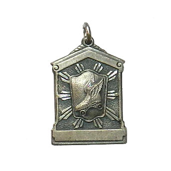 roller derby pendant
