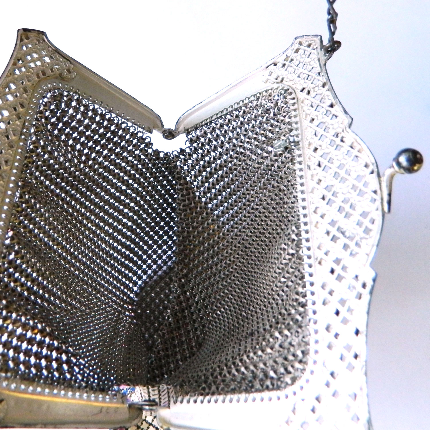 1920's Whiting and Davis mesh handbag