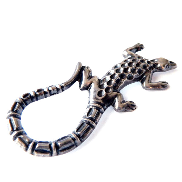 Mexican silver gecko brooch