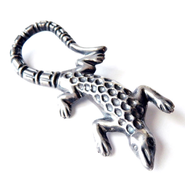 gecko brooch