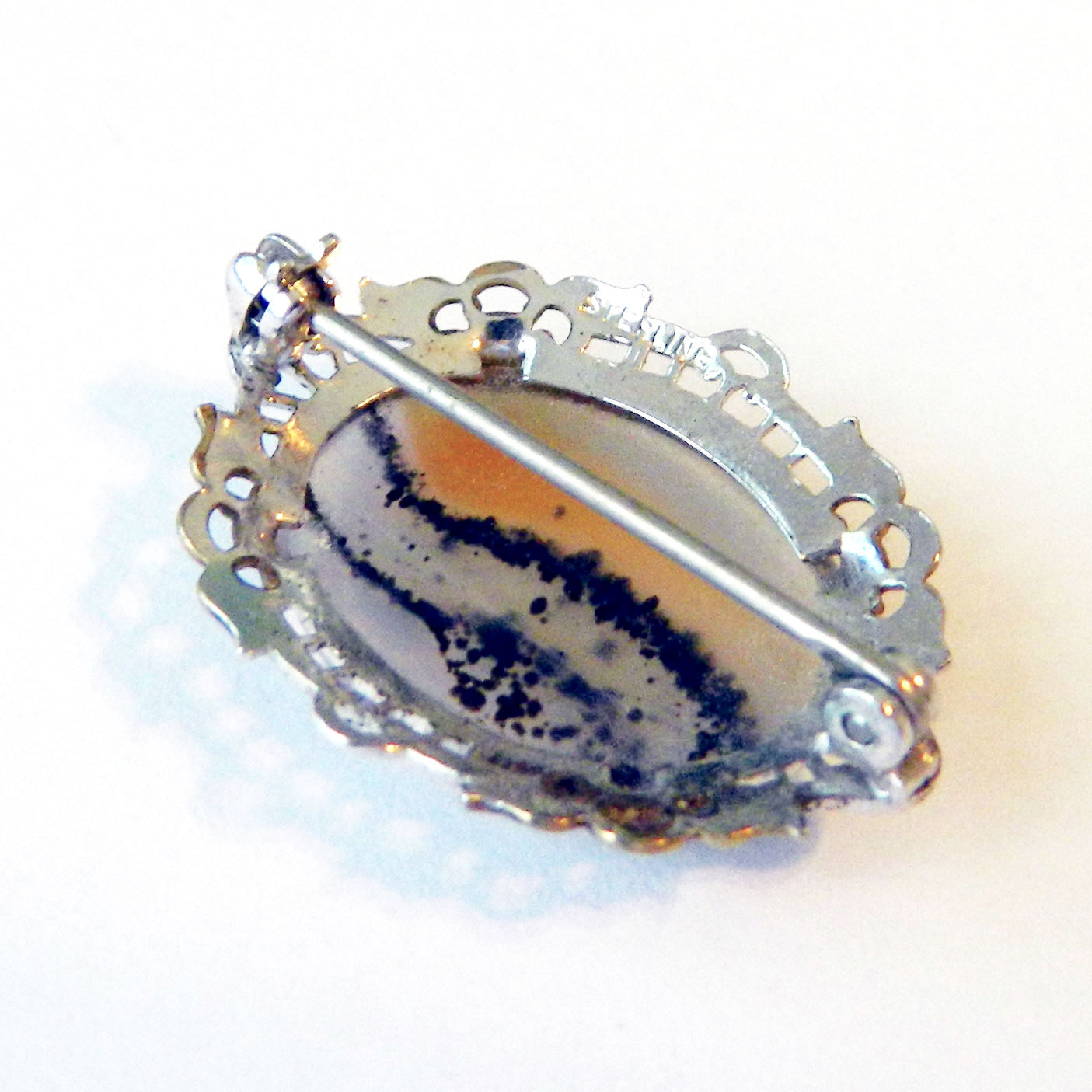 Agate brooch in sterling mounting