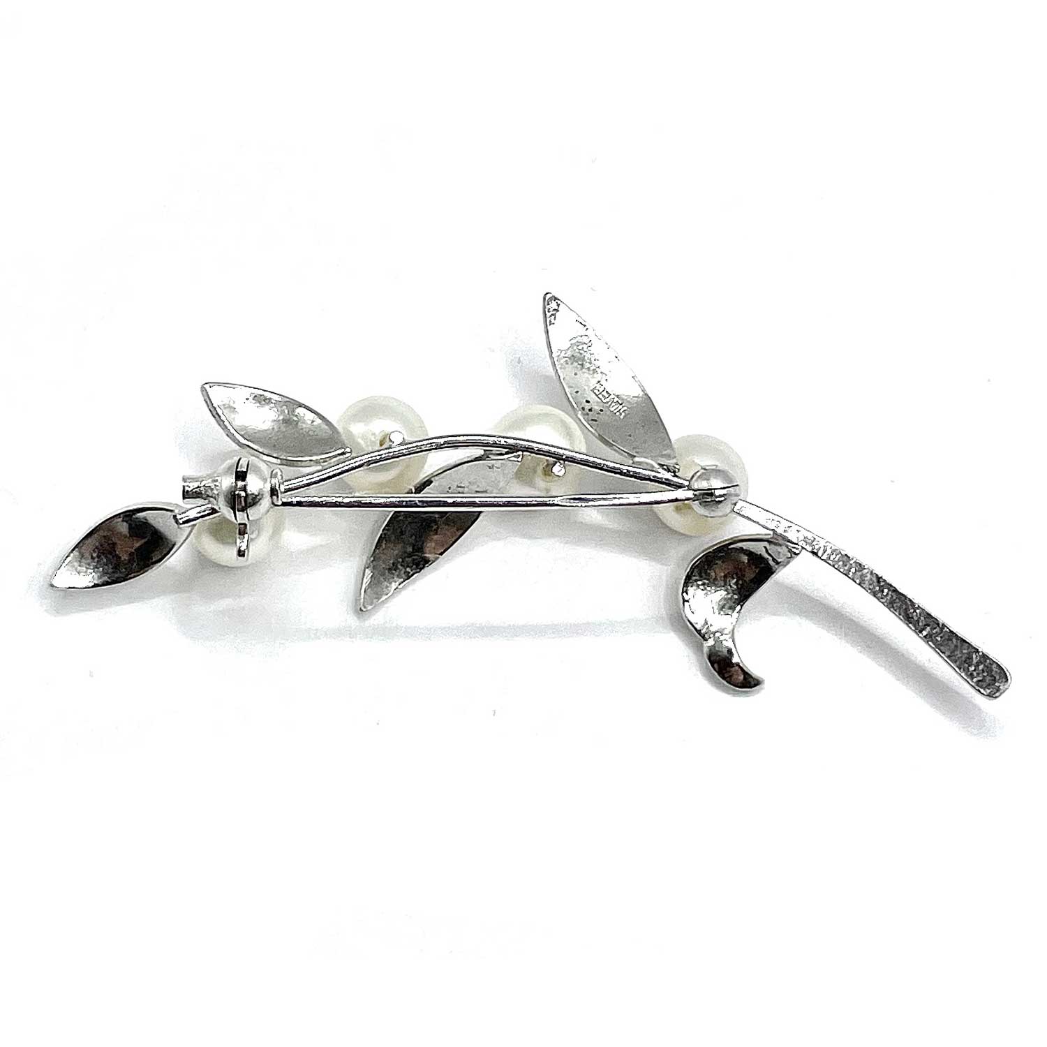 Sterling silver pearl brooch