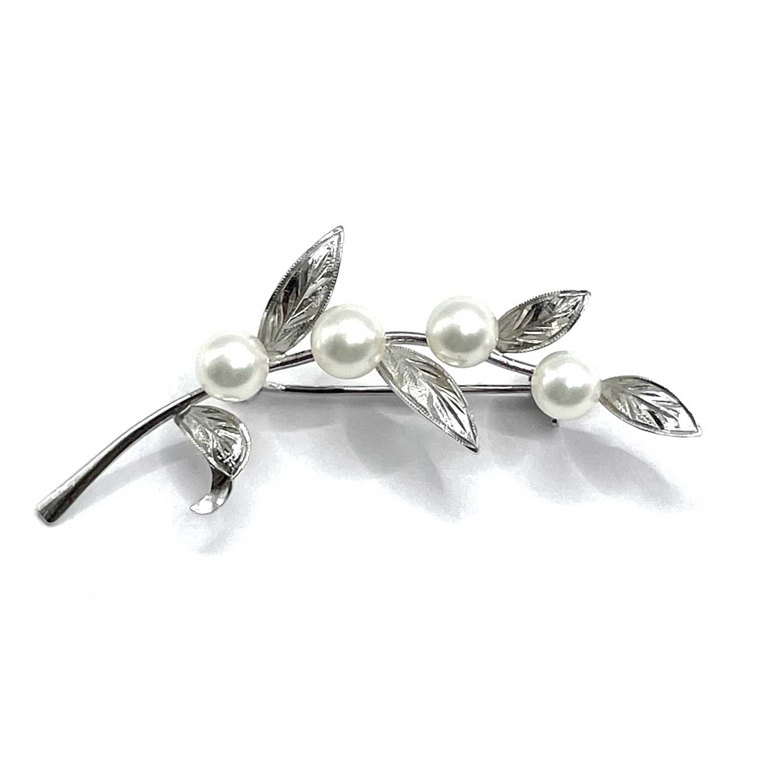 Sterling silver pearl brooch