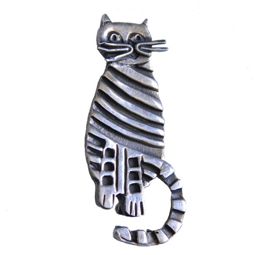 Adorable sterling silver cat brooch