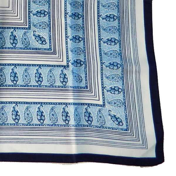 Vintage ecru scarf with white daisy flowers