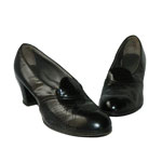 1940s black leather pumps